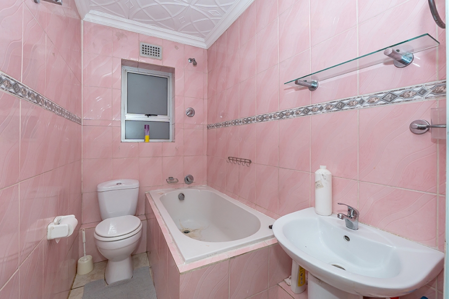 7 Bedroom Property for Sale in Lentegeur Western Cape